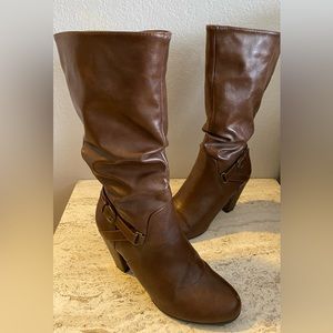 Dakota faux leather size 8.5 brown full zipper boots in like new condition